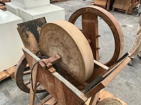 Antieke zandsteen slijpmolen - afbeelding 3 van  4