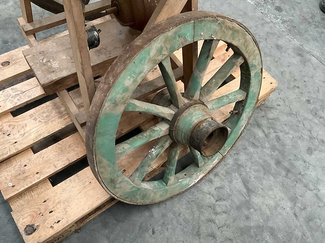 Antieke zandsteen slijpmolen - afbeelding 4 van  4