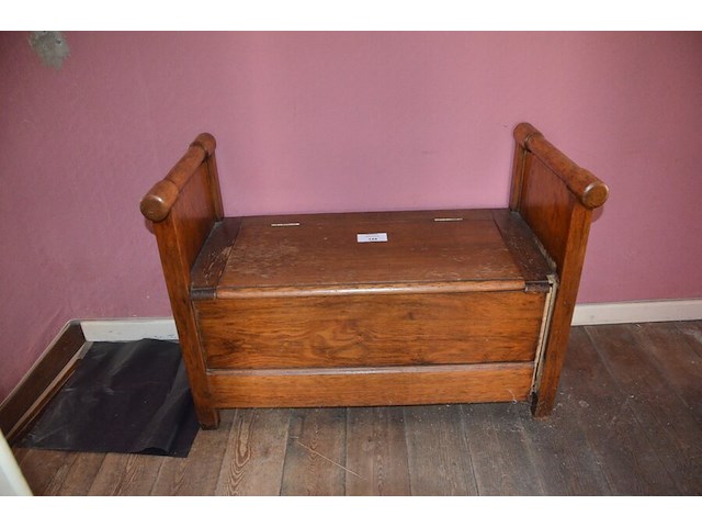 Antieke zitbank met opbergruimte afm. 80x60, oude ladenkast 5 laden marmeren blad afm. 110x90x50, antiek bijzettafeltje 2 laden - afbeelding 1 van  8