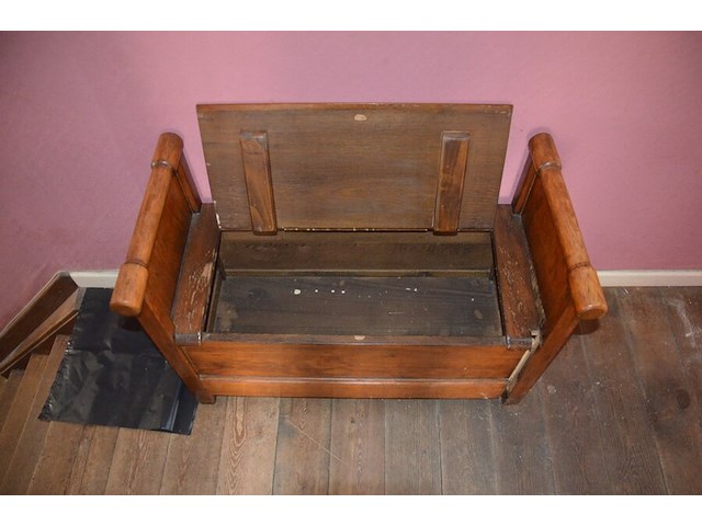 Antieke zitbank met opbergruimte afm. 80x60, oude ladenkast 5 laden marmeren blad afm. 110x90x50, antiek bijzettafeltje 2 laden - afbeelding 2 van  8