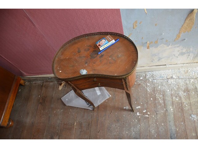 Antieke zitbank met opbergruimte afm. 80x60, oude ladenkast 5 laden marmeren blad afm. 110x90x50, antiek bijzettafeltje 2 laden - afbeelding 7 van  8