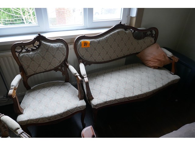 Antieken bank & fauteuils & stoelen in een klassieke rococo stijl - afbeelding 1 van  4