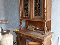 Antieken buffetkast in renaissance stijl met glasramen - afbeelding 1 van  4