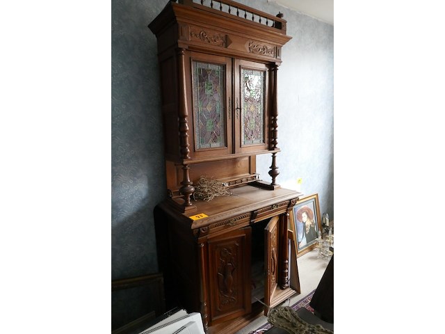 Antieken buffetkast in renaissance stijl met glasramen - afbeelding 2 van  4