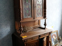 Antieken buffetkast in renaissance stijl met glasramen - afbeelding 2 van  4