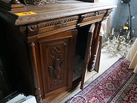 Antieken buffetkast in renaissance stijl met glasramen - afbeelding 3 van  4