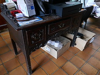 Antieken bureautafel met houtsnijwerk - afbeelding 1 van  4