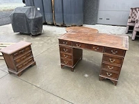 Antieken bureautafel + vintage salontafel