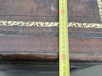 Antieken bureautafel + vintage salontafel - afbeelding 8 van  13