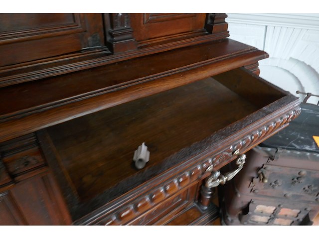 Antieken frans keukenbuffet in eik met houtsnijwerk - afbeelding 6 van  6