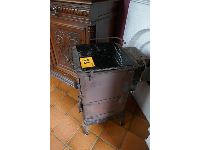 Antieken gietijzeren kachel - afbeelding 2 van  5