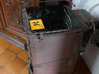 Antieken gietijzeren kachel - afbeelding 2 van  5