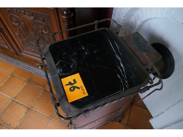 Antieken gietijzeren kachel - afbeelding 3 van  5