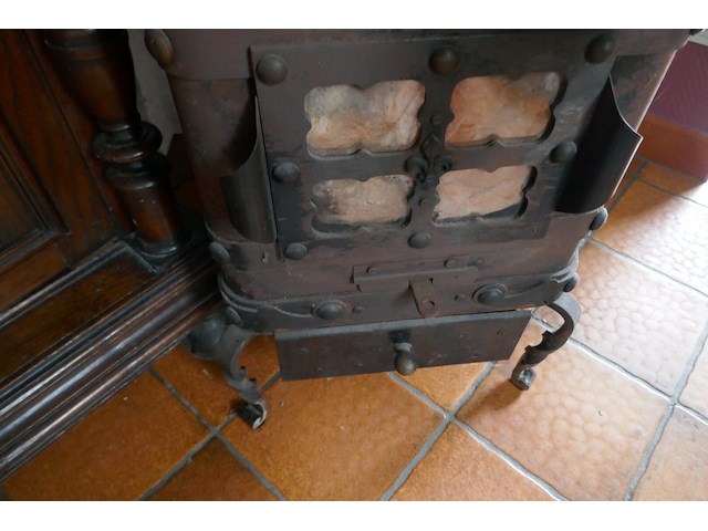 Antieken gietijzeren kachel - afbeelding 5 van  5