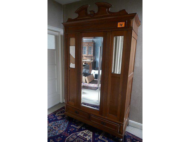 Antieken kledingkast met spiegels - afbeelding 1 van  4