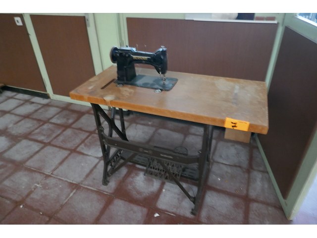 Antieken naaimachine bernina - afbeelding 1 van  4