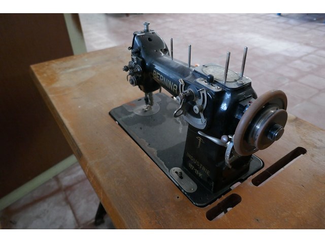 Antieken naaimachine bernina - afbeelding 4 van  4