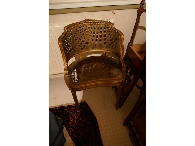 Antieken stoelen en wandhorloge - afbeelding 2 van  5