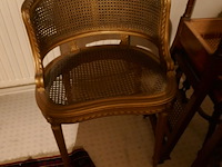 Antieken stoelen en wandhorloge - afbeelding 2 van  5