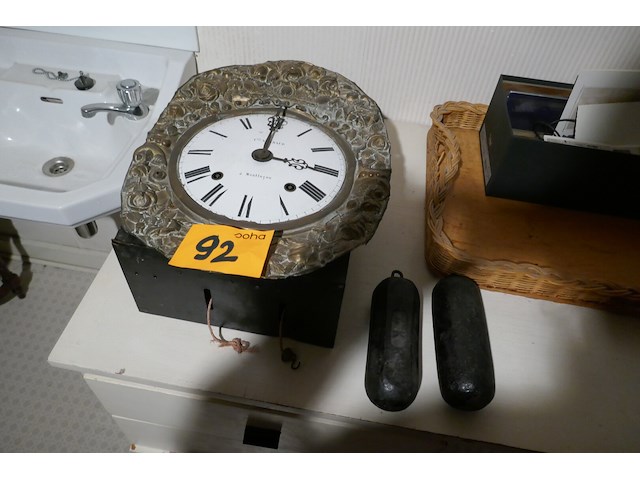 Antieken stoelen en wandhorloge - afbeelding 3 van  5