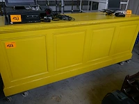 Antieken toonbank, gele kleur
