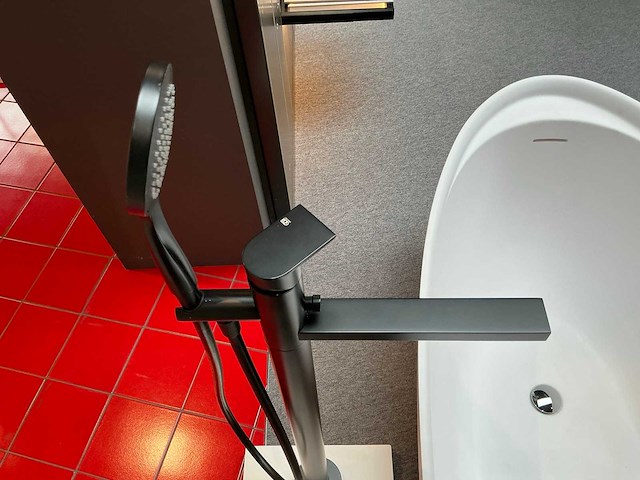 Antoniolupi vrijstaande bad met kraan gessi - afbeelding 5 van  5