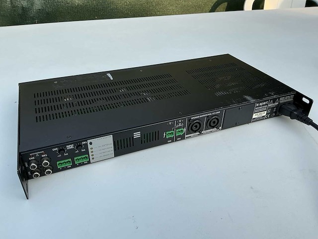 Apart revamp 2250 – 2-kanaals professionele versterker – gebruikt maar perfect werkend - afbeelding 4 van  6