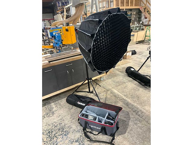 Apature 300d spotlight met statief manfrotto 1004bac - afbeelding 7 van  14