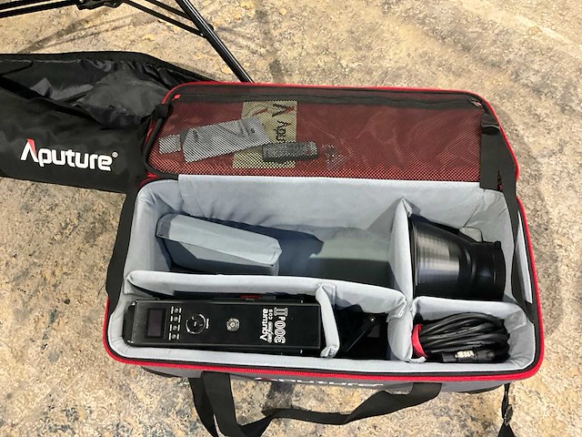 Apature 300d spotlight met statief manfrotto 1004bac - afbeelding 12 van  14