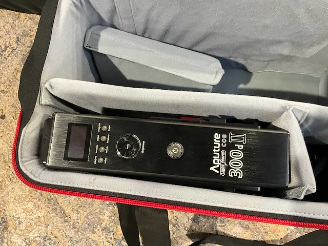 Apature 300d spotlight met statief manfrotto 1004bac - afbeelding 13 van  14