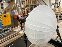 Apature 300d spotlight met statief manfrotto 1004bac - afbeelding 6 van  12