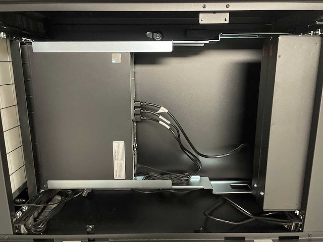 Apc - netshelter wx - ar106vi - 6u serverkast - overige servers en toebehoren - afbeelding 6 van  12