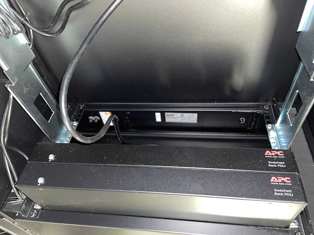 Apc - netshelter wx - ar106vi - 6u serverkast - overige servers en toebehoren - afbeelding 4 van  7