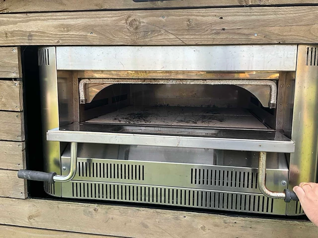 Ape foodtruck met bijhorende trailer - afbeelding 2 van  25