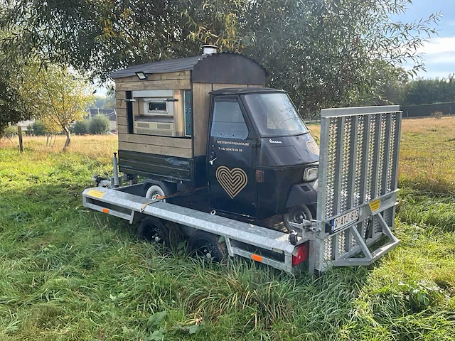 Ape foodtruck met bijhorende trailer - afbeelding 11 van  25