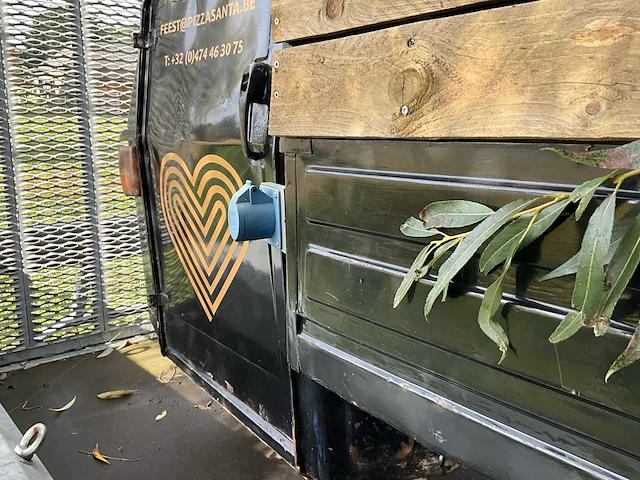 Ape foodtruck met bijhorende trailer - afbeelding 14 van  25
