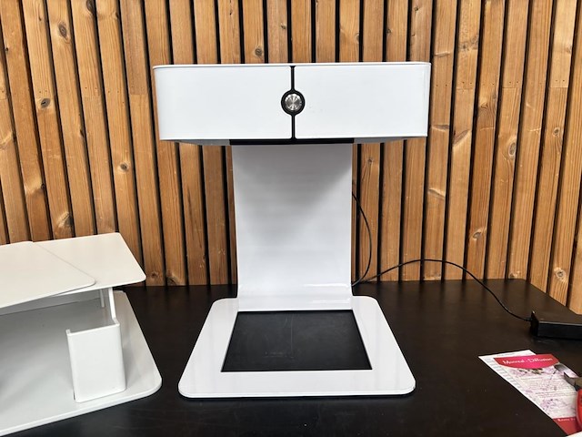 Apic studio - afbeelding 2 van  6