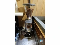 Apparaat met koffiemolen
