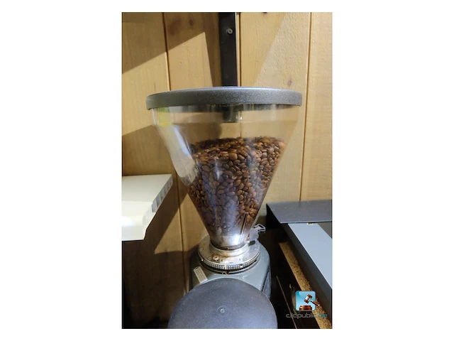 Apparaat met koffiemolen - afbeelding 3 van  9