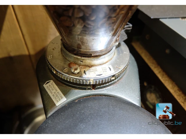 Apparaat met koffiemolen - afbeelding 5 van  9