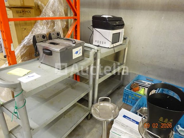 Apparaten + diverse servies - afbeelding 1 van  11