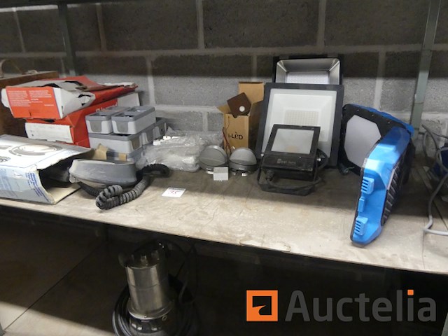 Apparatuur elektrische verschillend, bouwplaats overblijfsel - afbeelding 4 van  16