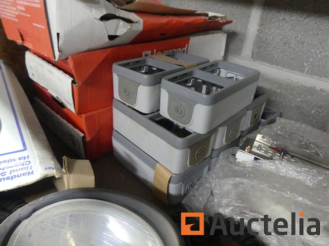 Apparatuur elektrische verschillend, bouwplaats overblijfsel - afbeelding 13 van  16