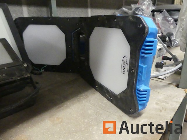 Apparatuur elektrische verschillend, bouwplaats overblijfsel - afbeelding 16 van  16