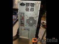 Apparatuur van bureautafel; pc-toren, scherm, toetsenbord, muis, printer - afbeelding 1 van  12