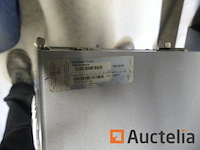 Apparatuur van bureautafel; pc-toren, scherm, toetsenbord, muis, printer - afbeelding 7 van  12