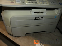 Apparatuur van bureautafel; pc-toren, scherm, toetsenbord, muis, printer - afbeelding 9 van  12