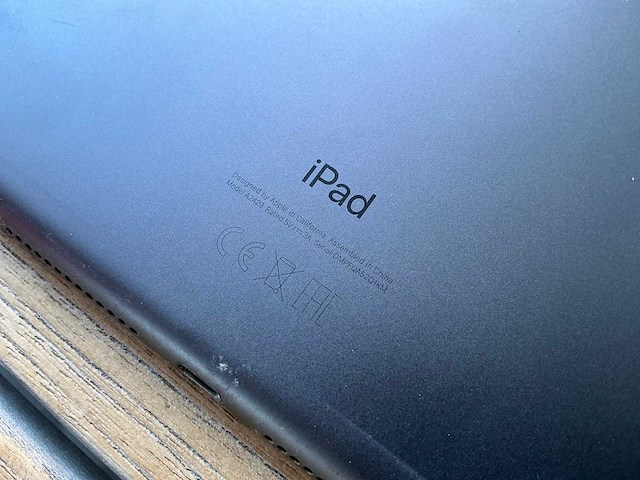 Apple - a2429 - ipad 2020 32gb wifi 4g - tablet - afbeelding 3 van  3
