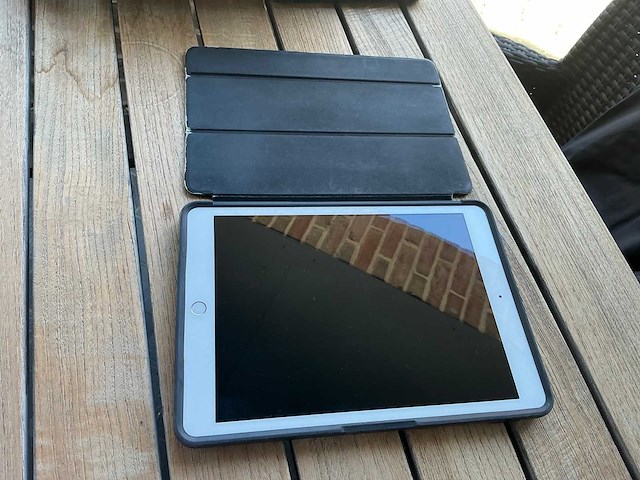 Apple - a2429 - ipad 2020 32gb wifi 4g wit - tablet - afbeelding 2 van  4
