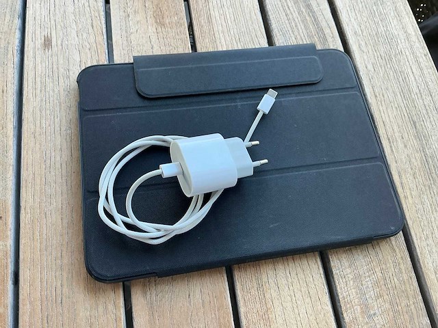 Apple - a2757 - ipad 2022 64gb wifi 5g spacegrijs - tablet - afbeelding 1 van  4